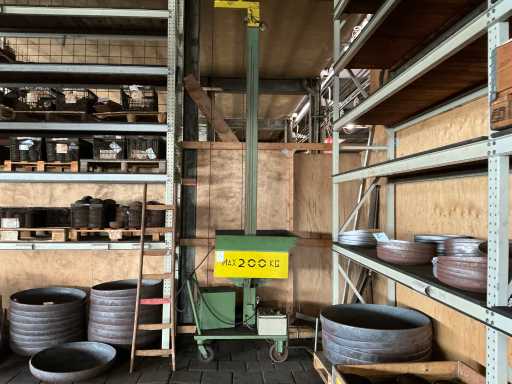 Élévateur d’entrepôt PI