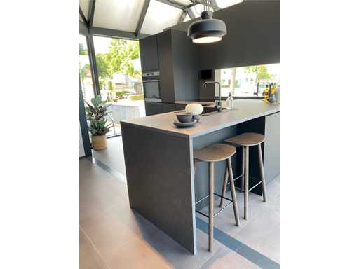 Kvik - Prato Black - Kitchen setup