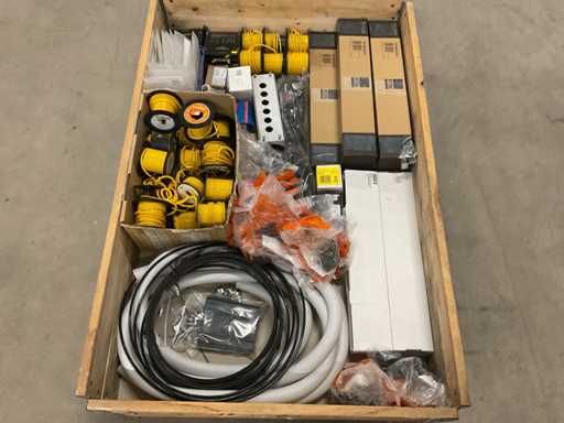 Lotto di materiale per l'installazione