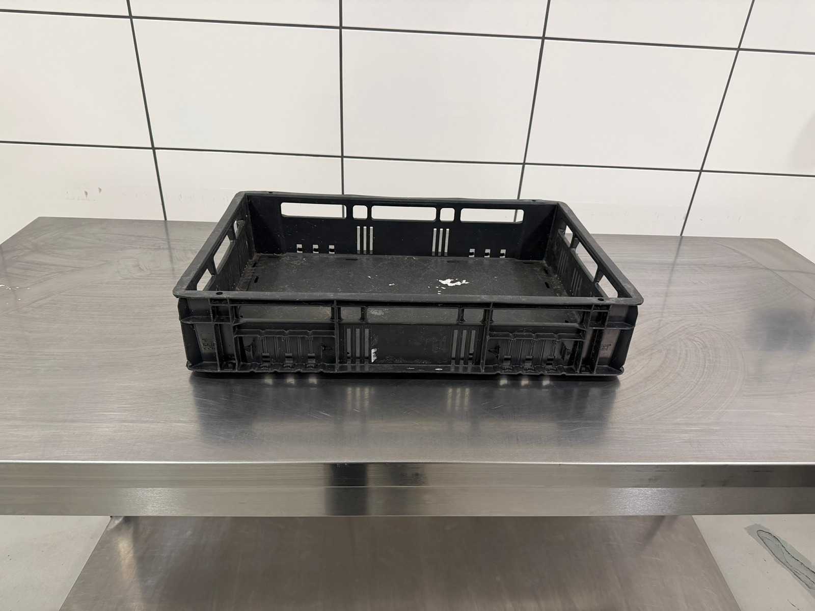 60x40x12cm Batch of plastic stacking crates, approx. 312 pieces