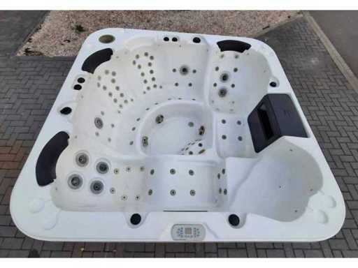 Jacuzzi și spa în aer liber