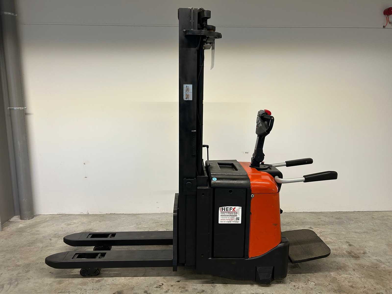 BT – 2007 – SPE160l – Stacker