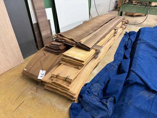 WENGE - KNOTTED SPRUCE - BARBELL MAHOGANY - BARRED OAK - TEAK Post Veneer Wenge - Knotty Spruce - Barbell Mahogany - Barbelled Oak - Teak