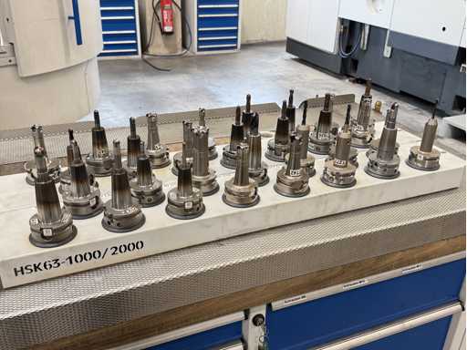   30 pcs HSK-A63 tool holders with tools