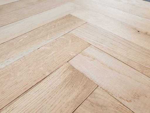 64,20 m² Massief eiken visgraatparket 16mm