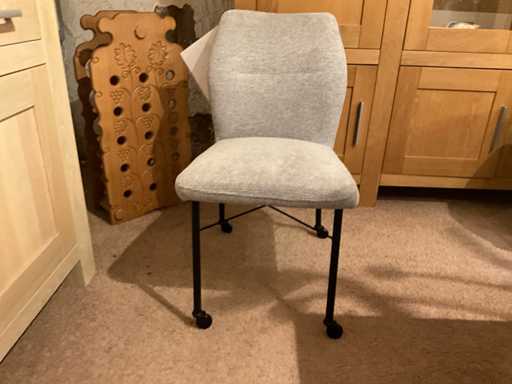 Mobilne krzes?o do jadalni Juul