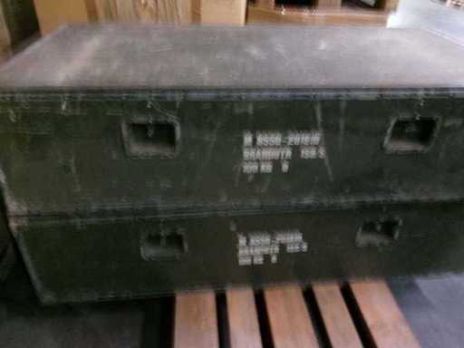 Caisse de transport SE avec protection métallique sur les bords, environ 165x40x85 cm