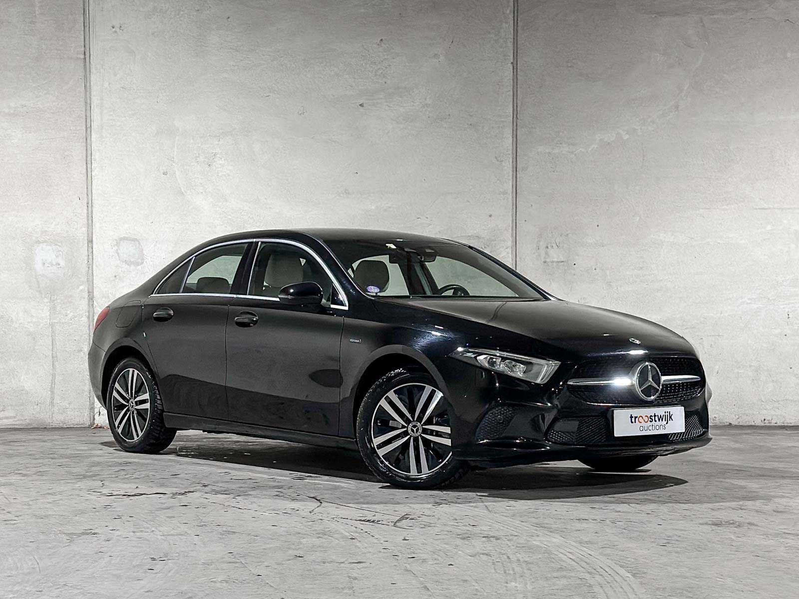 Mercedes-Benz A250 e Business Solution Luxury Limited 218pk 2020 (Origineel-NL + 1e Eigenaar) A-klasse, J-849-SG