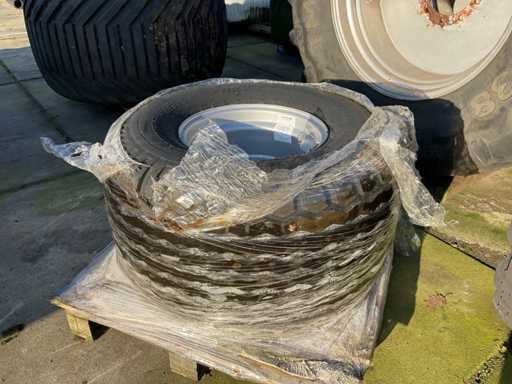 BKT Implement-AW708 Reifen mit Felge