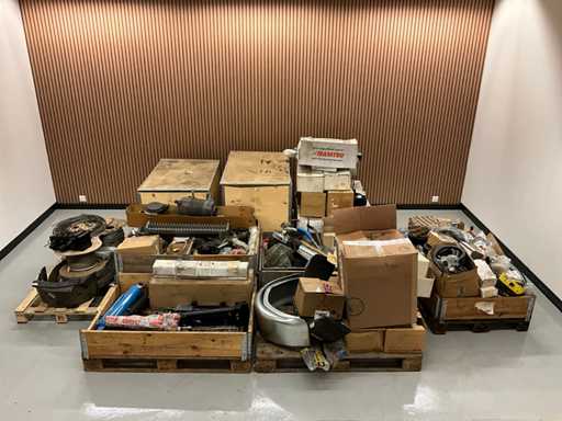 Grote Partij Onderdelen Manitou, Wacker, Genie En Yale Bouwmachines