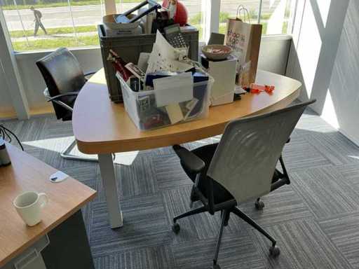 Table de conférence + chaise (3 fois)