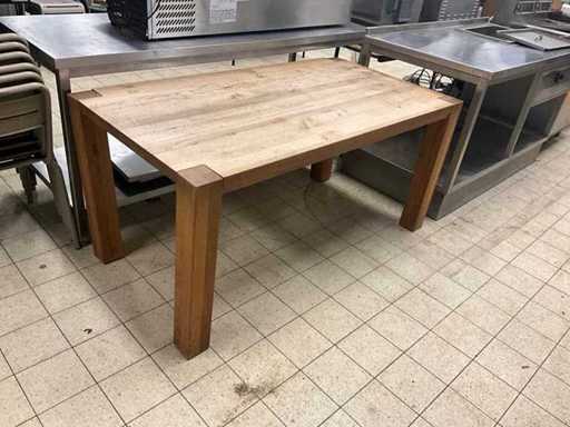 Tavolo del ristorante in quercia