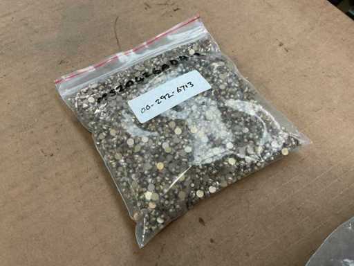 Solid rivet (2x)