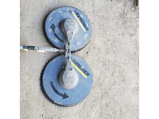 Spazzola rotante Kärcher su palo in carbonio da 10 m per la pulizia dei pannelli solari