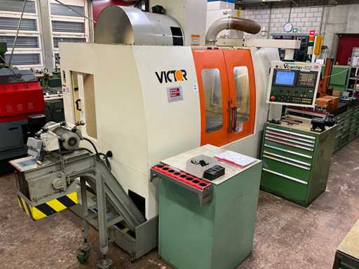 Centro di fresatura CNC Victor Vcenter-102A 2005