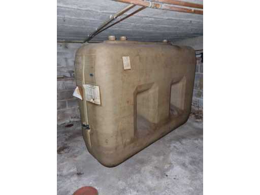 Horizontal storage tank