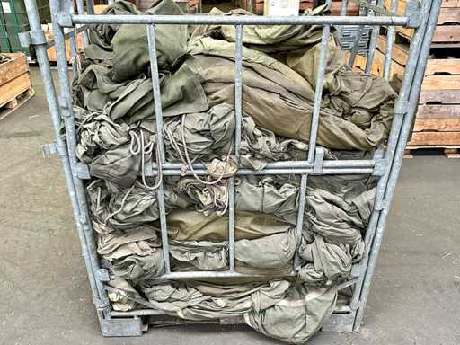 Batch of cloths and sheets