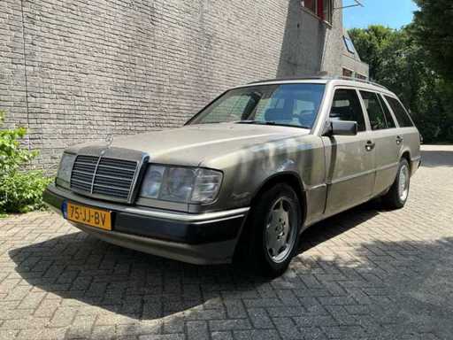 1990 Mercedes-Benz 200-500 (W124) Combi 230 TE Passenger Car