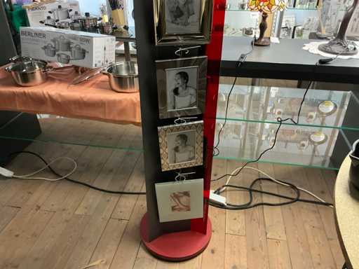 Diverse fotokaders met presentatiestand