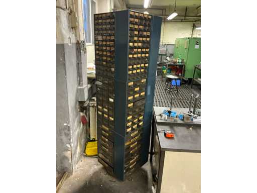 Schroeven, deuvelpennen en ringen inclusief displaystandaard