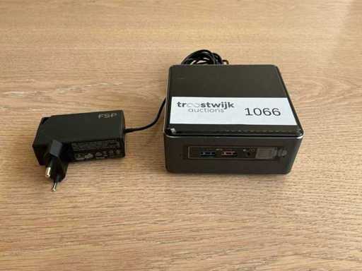 Intel NUC7i7BNH Desktop