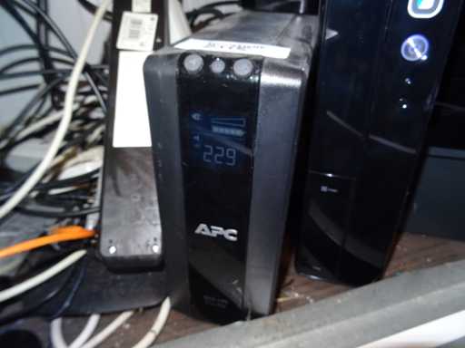 APC - Back-UPS Pro 900 - UPS