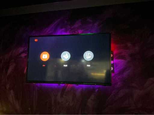 OK. TELEVIZOR CU LED FHD de 40'' incluzând bracketul