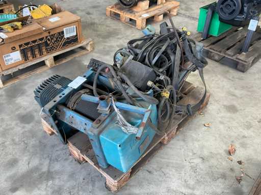 DEMAG Zwenkarmkraan met takel