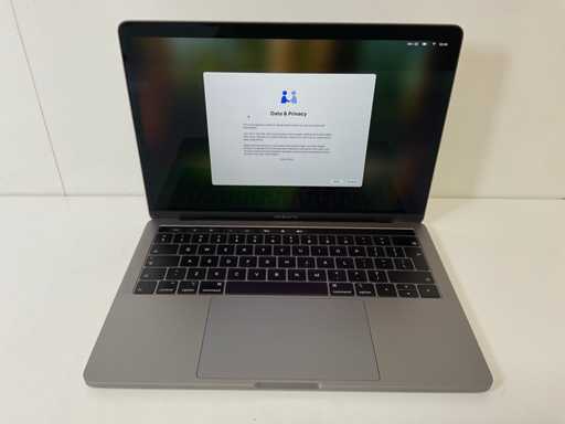 Apple MacBook Pro 13", Core(TM) i5 8ª generazione, 16 GB di RAM, 256 GB NVMe Laptop