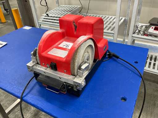2002 SM-110 Sharpening machine