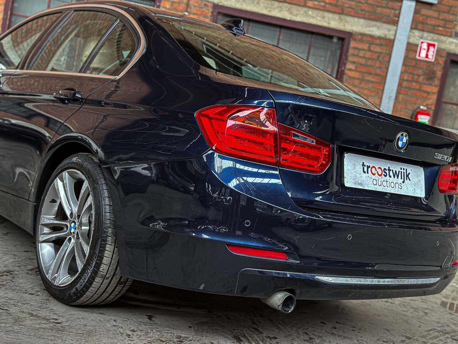BMW 320i EfficientDynamics Edition Upgrade Edition 170 PS 2013 (Original-NL) 3er, 1-SLL-03