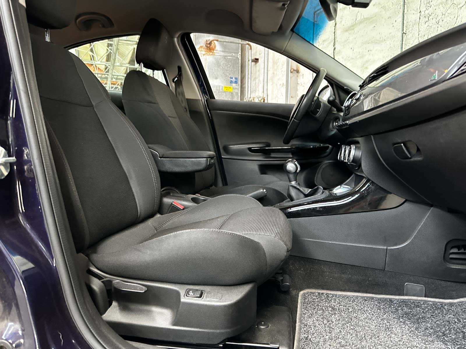 Alfa Romeo Giulietta 1.4 T Distinctive 170pk 2012 (Origineel-NL), 00-XKP-5