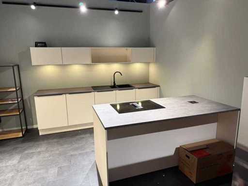 Impuls - Exhibition kitchen with Juno appliances