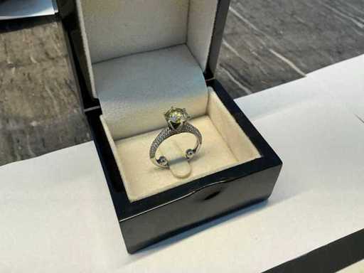18K White Gold Ring with AIG Certified Natural Diamond – 0.81 carat total
