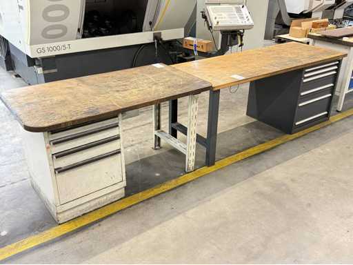   2 workbenches