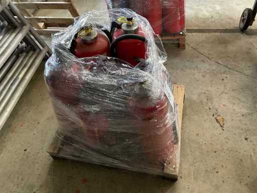 Fire extinguisher (7x)