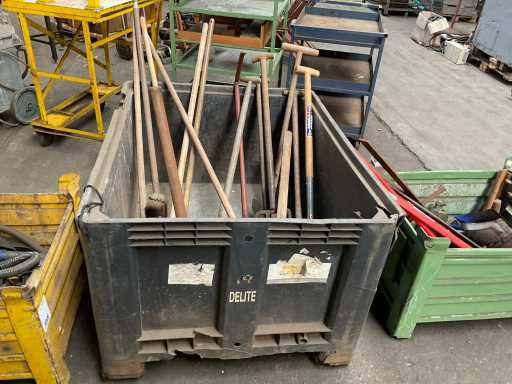 Spalare e rastrellare la festa