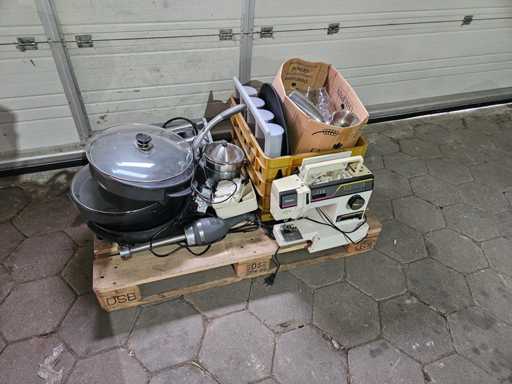 Fournée de fournitures de cuisine diverses