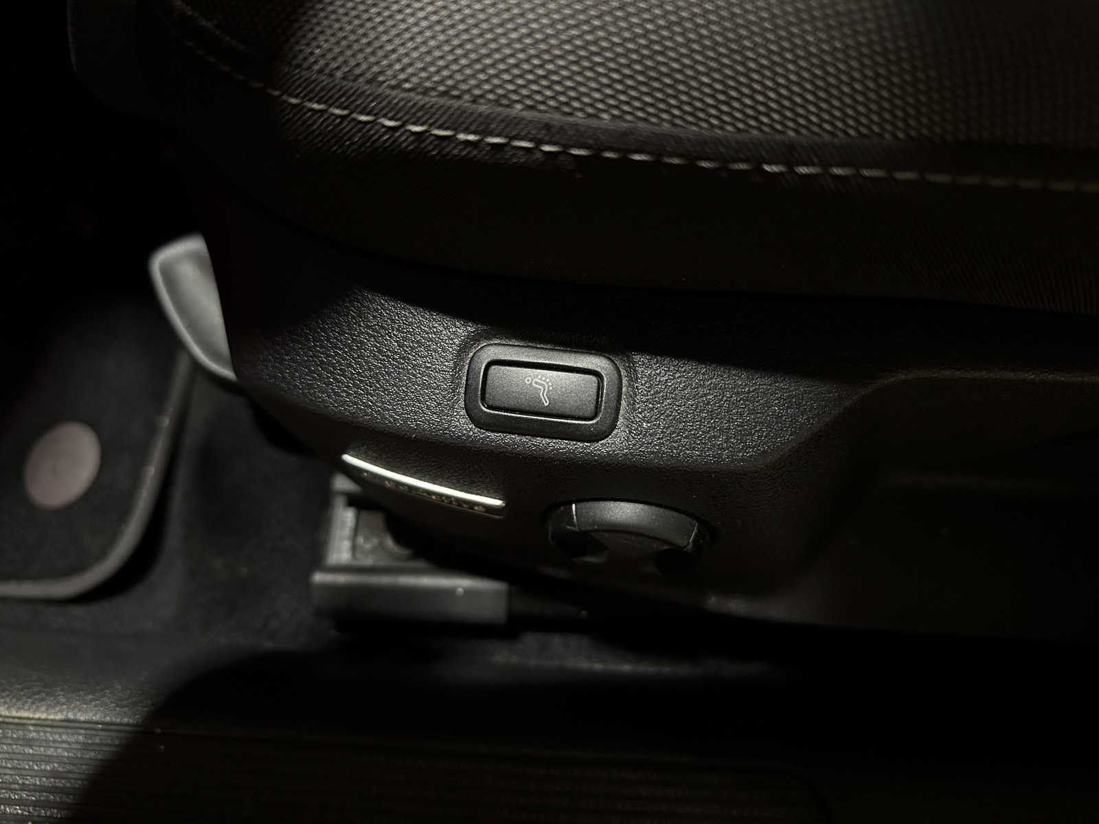 Volkswagen Golf 1.0 TSI Comfortline Business 110pk 2018 (Origineel-NL), RX-771-L