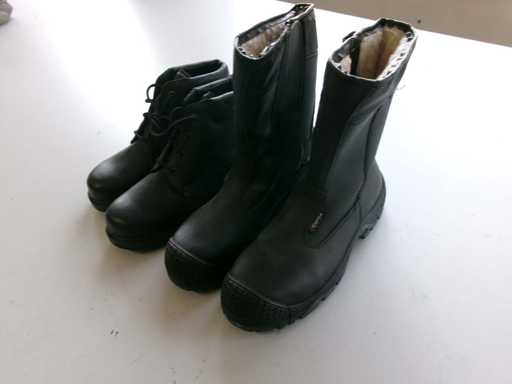 Arbeitsschuhe, Größe 9 + 12M (R14) (2x)