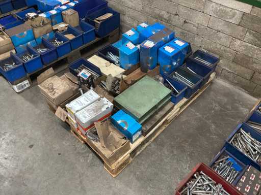 Charge von Befestigungselementen (C)