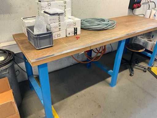 Workbench without power cable