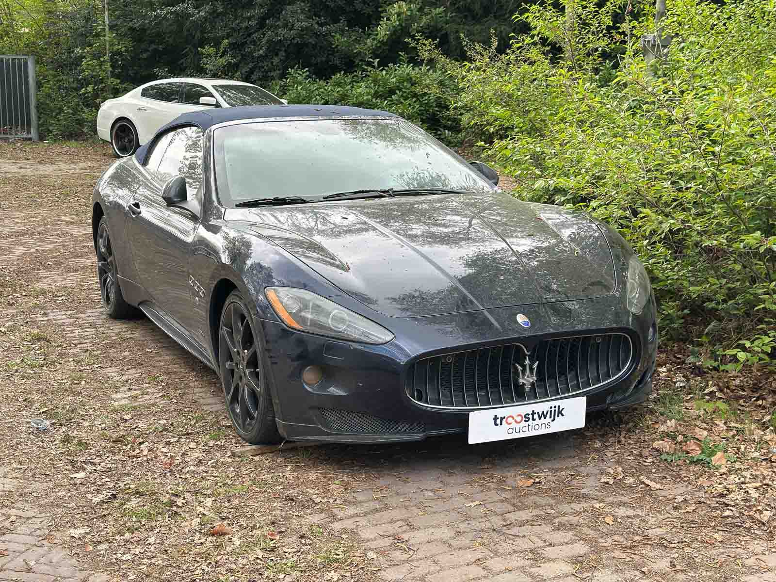 Maserati GranCabrio 4.7 V8 MC line 440pk 2012