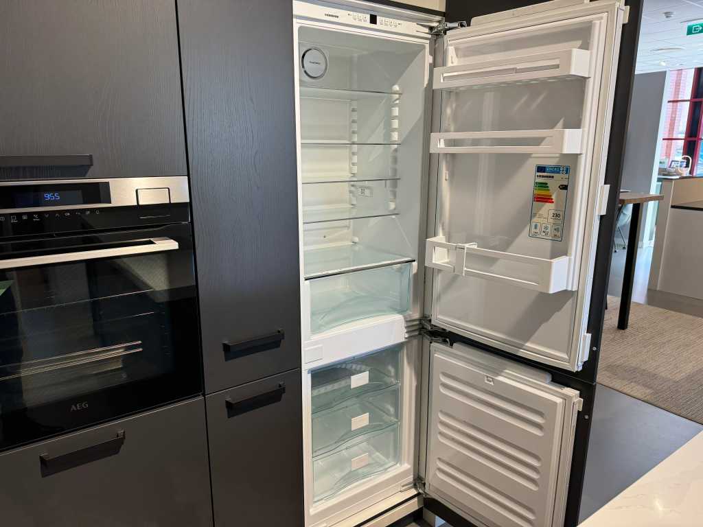 Liebherr - ICN 3314 - Refrigerator (c)