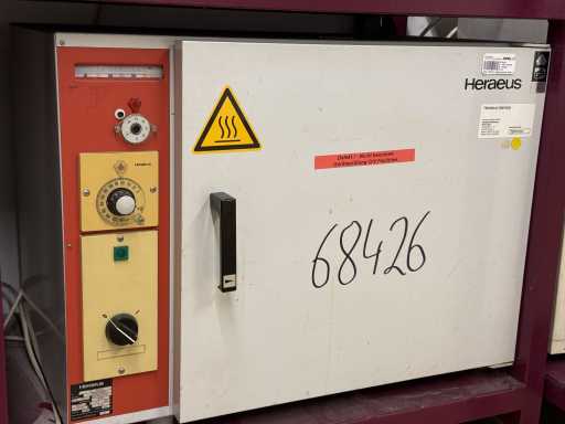 Incubadora/Horno de secado HERAEUS UT5042