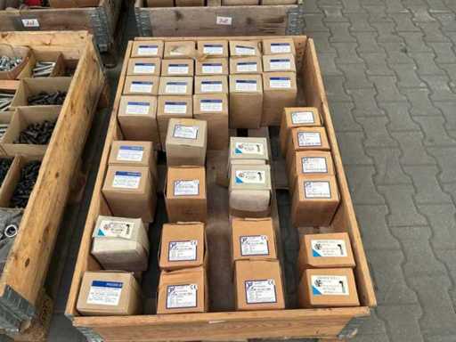 Viele M12-Muttern (3200x)