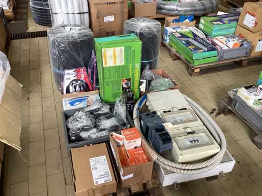 HDMI-kabels en diverse materialen