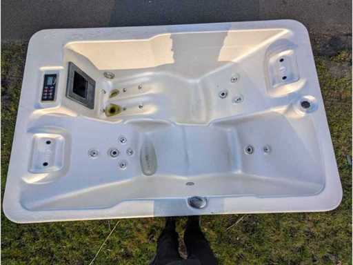 Atmosphere 3 persoons Jacuzzi en buitenspa