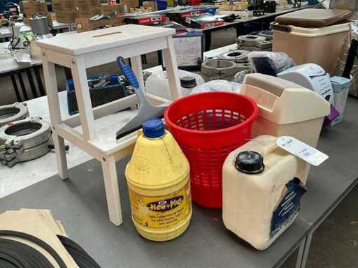 Reinigungsmittel und Stuhl