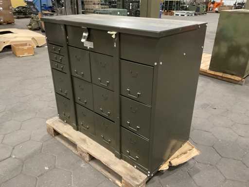 Workshop cabinet